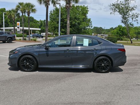 Used 2026 Toyota Camry SE FWD image 5