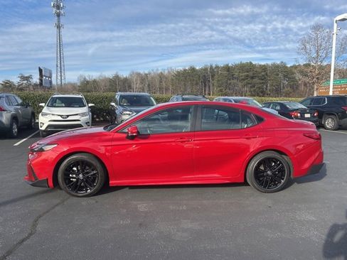 Used 2025 Toyota Camry SE image 8