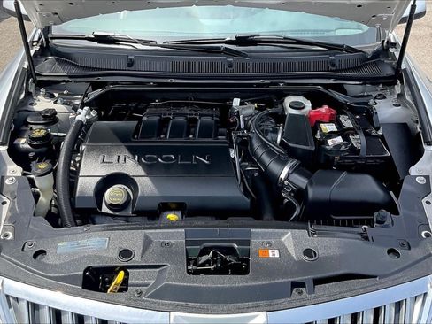 Used 2010 Lincoln MKS FWD image 27