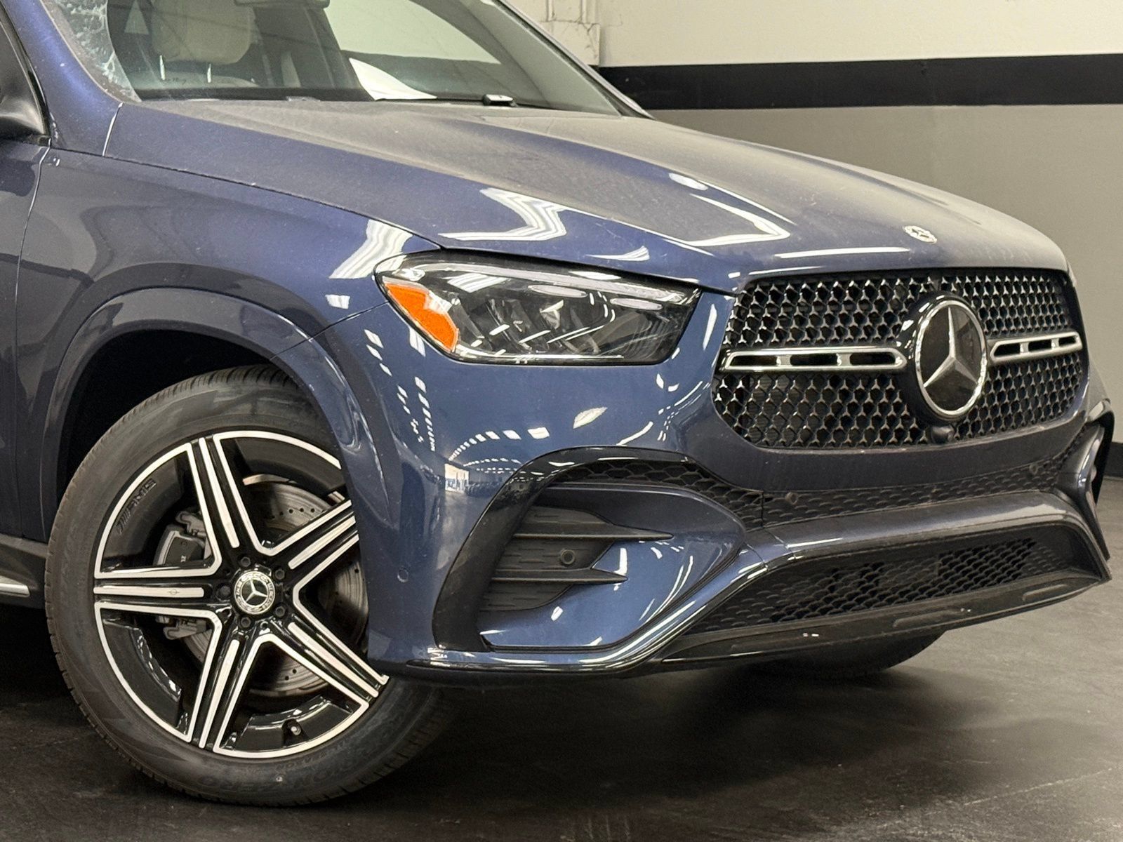 Used 2025 Mercedes-Benz GLE 350 4MATIC image 3