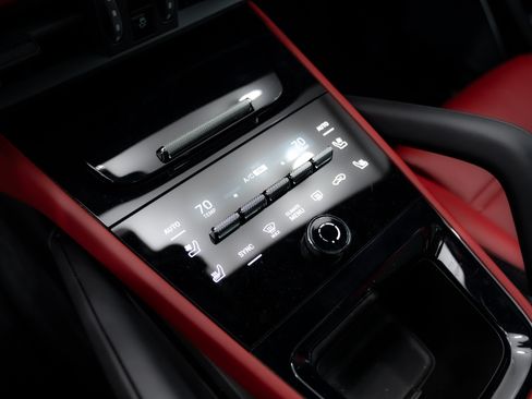 Certified 2025 Porsche Cayenne GTS AWD/4WD image 25