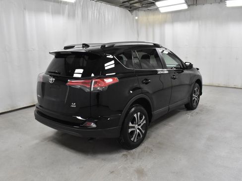 Used 2017 Toyota RAV4 LE image 7
