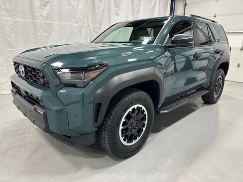 Used 2025 Toyota 4Runner TRD Off-Road image 3