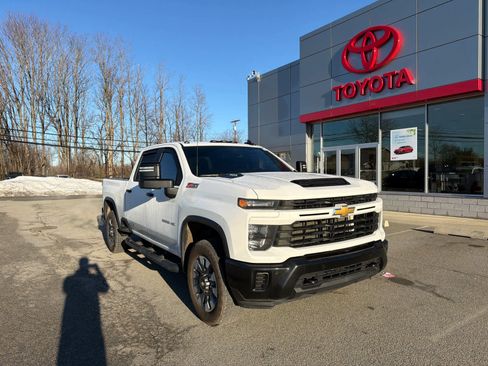 Used 2025 Chevrolet Silverado 2500 Custom w/ Custom Value Package image 5