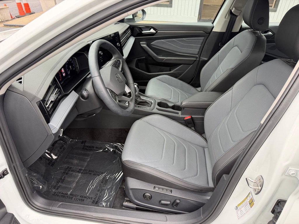 Used 2025 Volkswagen Jetta SEL FWD image 15