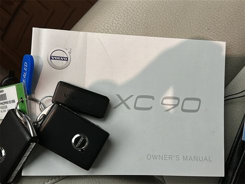 Used 2016 Volvo XC90 T6 Momentum w/ Momentum Plus Package image 30