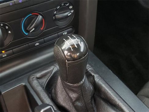 Used 2005 Ford Mustang Deluxe image 19