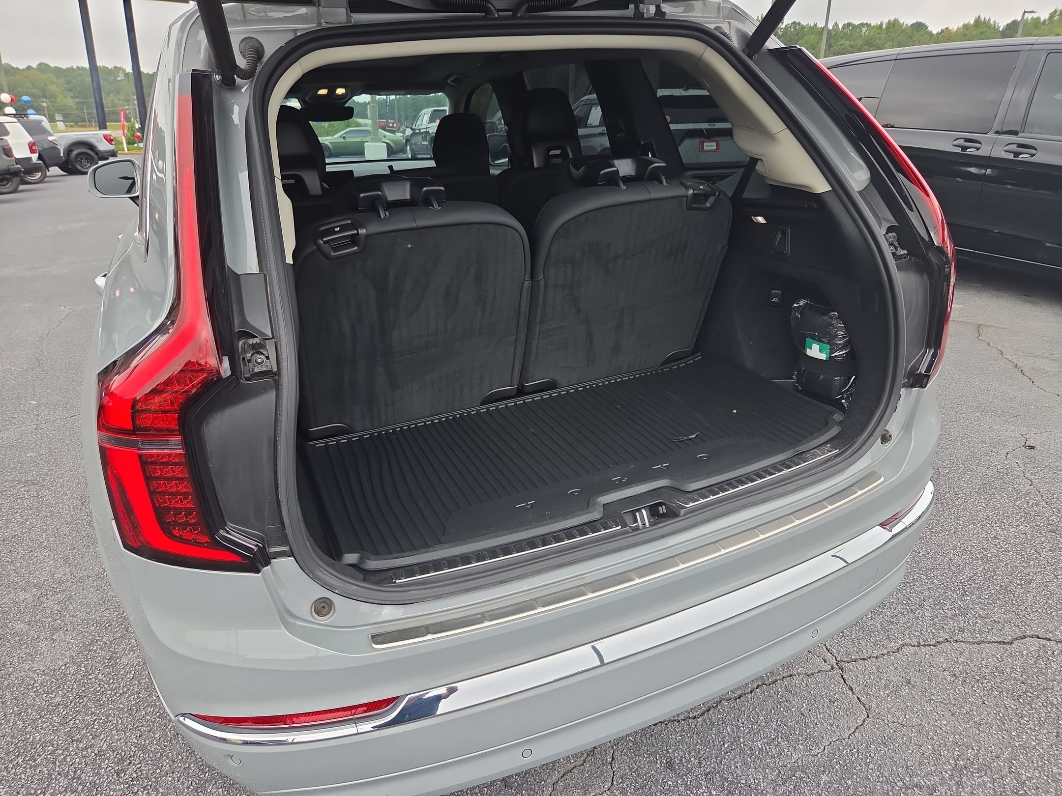 Used 2025 Volvo XC90 B5 Plus w/ Protection Package Premier AWD/4WD image 25