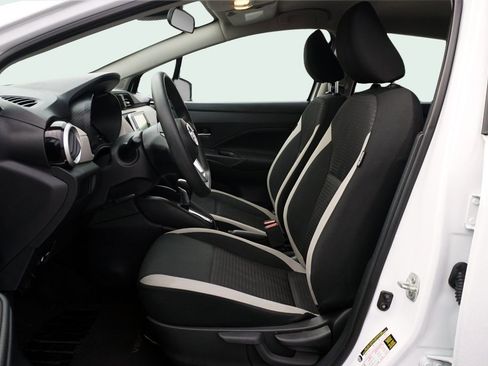 Used 2021 Nissan Versa SV image 15