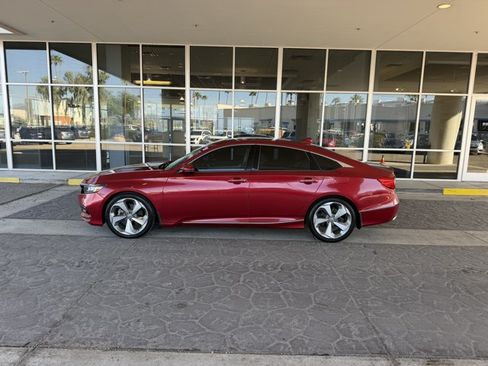 Used 2018 Honda Accord Touring image 2