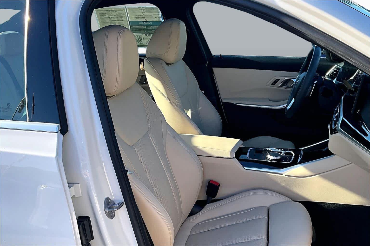 Used 2024 BMW 330i Sedan w/ Premium Package RWD image 9