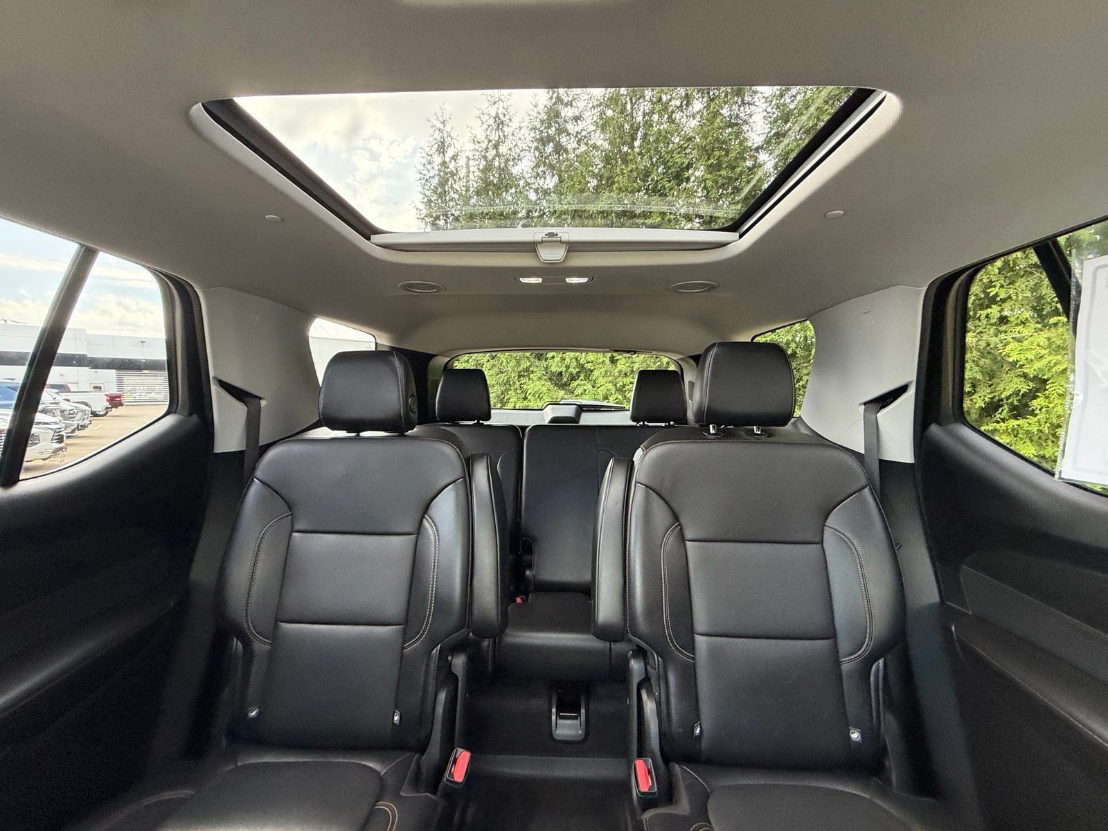 Used 2018 Chevrolet Traverse Premier w/ Redline Edition AWD/4WD image 3