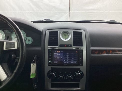 Used 2009 Chrysler 300 C image 27