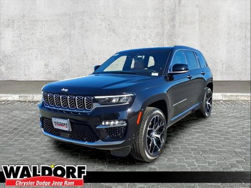 New 2025 Jeep Grand Cherokee Summit image 5