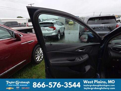 Used 2023 Buick Encore GX Preferred w/ Cold Weather Comfort Package AWD/4WD image 7