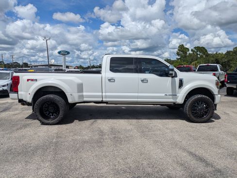 Used 2022 Ford F450 Platinum w/ FX4 Off-Road Package AWD/4WD image 3