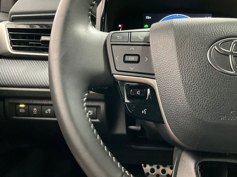 Used 2025 Toyota Camry SE w/ Multimedia Upgrade Package image 18