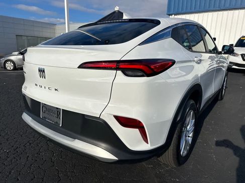 Used 2024 Buick Envista Preferred w/ Convenience II Package image 3