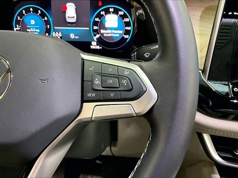 Used 2024 Volkswagen Atlas SE image 22