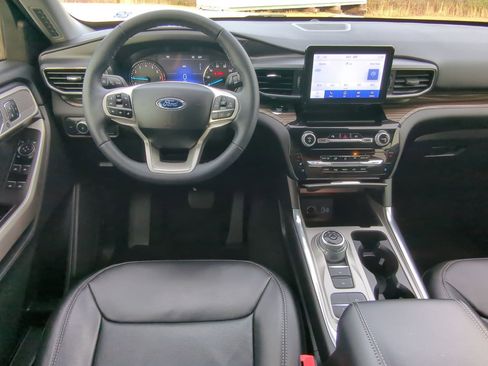 Certified 2022 Ford Explorer Limited w/ Equipment Group 301A image 14