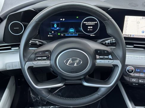 Used 2023 Hyundai Elantra Limited image 18