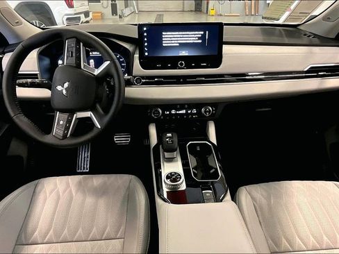 New 2026 Mitsubishi Outlander SEL FWD image 5