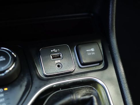 Used 2020 Jeep Cherokee Limited AWD/4WD image 19