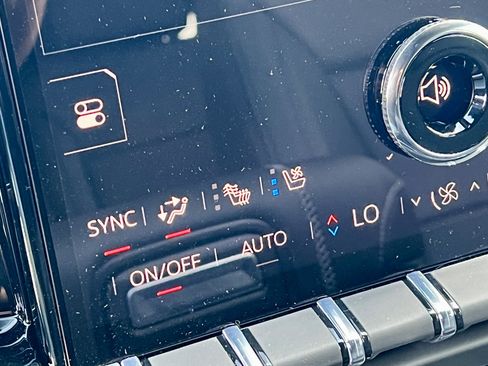 New 2025 GMC Yukon XL Denali image 25