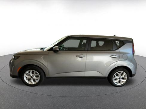 Used 2025 Kia Soul LX w/ LX Technology Package image 8