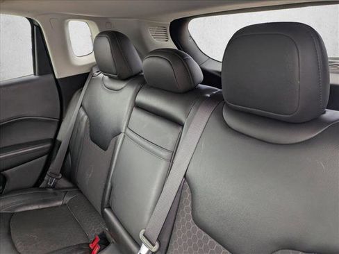 Used 2020 Jeep Compass Latitude image 15