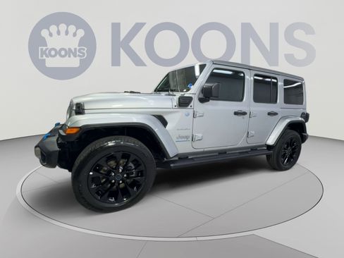 Used 2024 Jeep Wrangler Unlimited Sahara AWD/4WD image 5