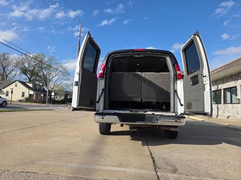 Used 2017 Chevrolet Express 3500 LT w/ LT Preferred Equipment Group image 19