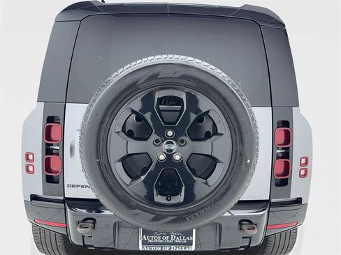 Used 2024 Land Rover Defender 110 X-Dynamic SE image 11