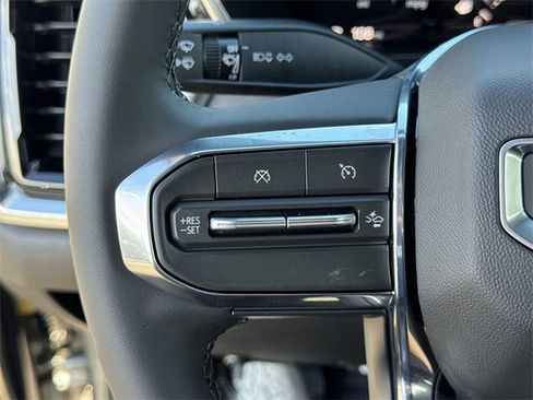 New 2026 GMC Canyon Elevation w/ LPO, Black Badging Package image 9