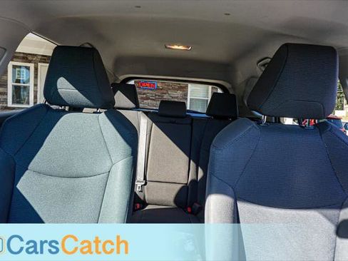 Used 2020 Toyota RAV4 LE image 19