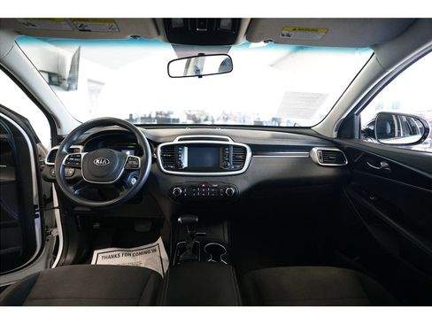 Used 2020 Kia Sorento LX image 13