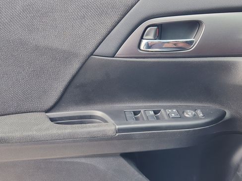 Used 2013 Honda Accord LX image 24