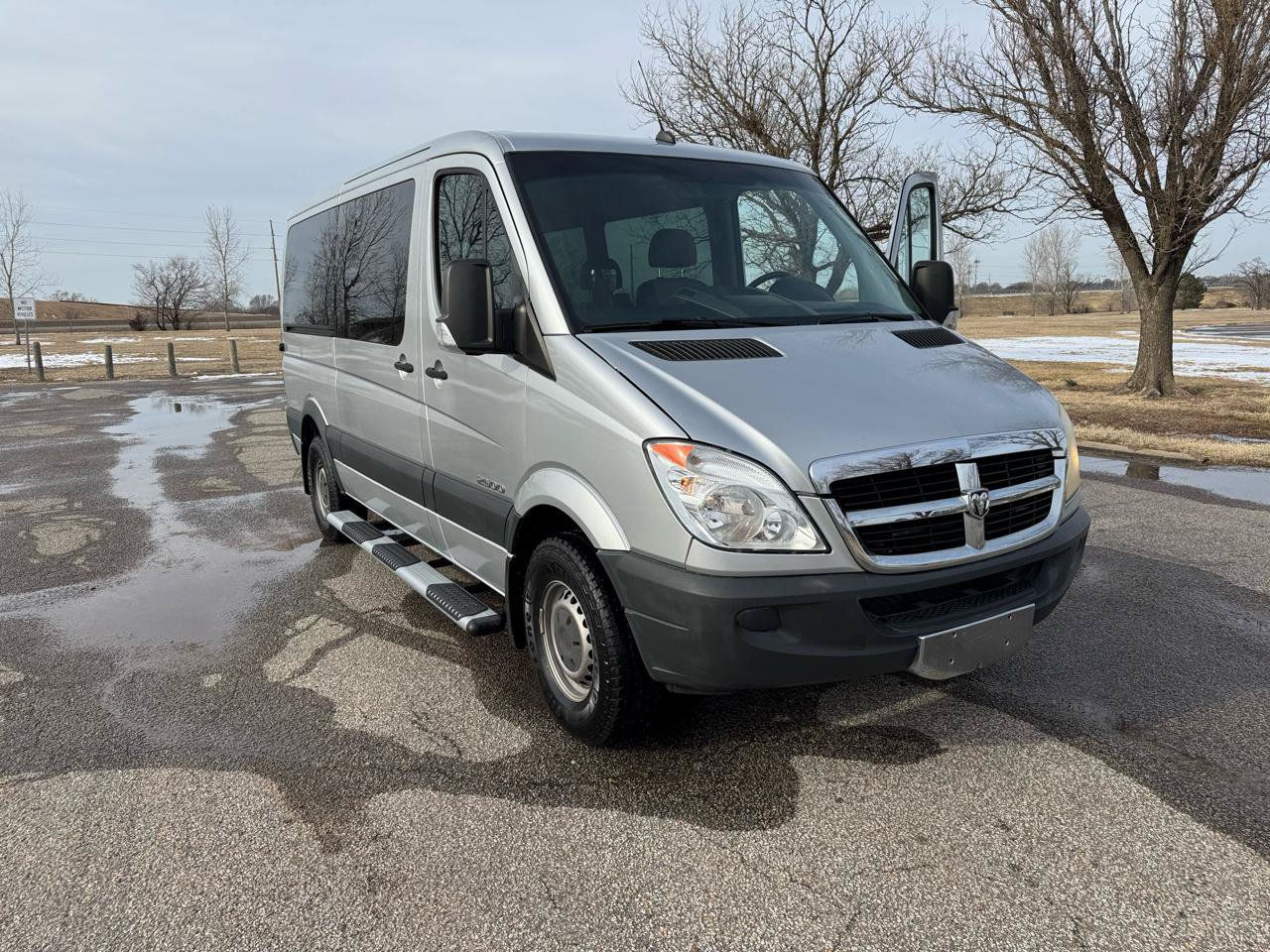 Used 2007 Dodge Sprinter 2500 w/ Cooling Group RWD image 10