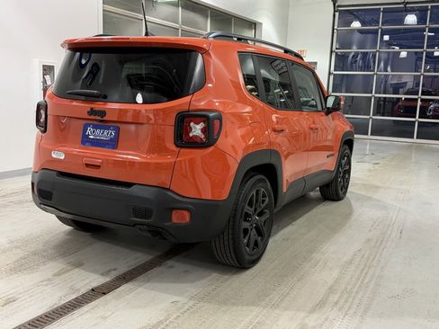 Used 2018 Jeep Renegade Altitude image 4