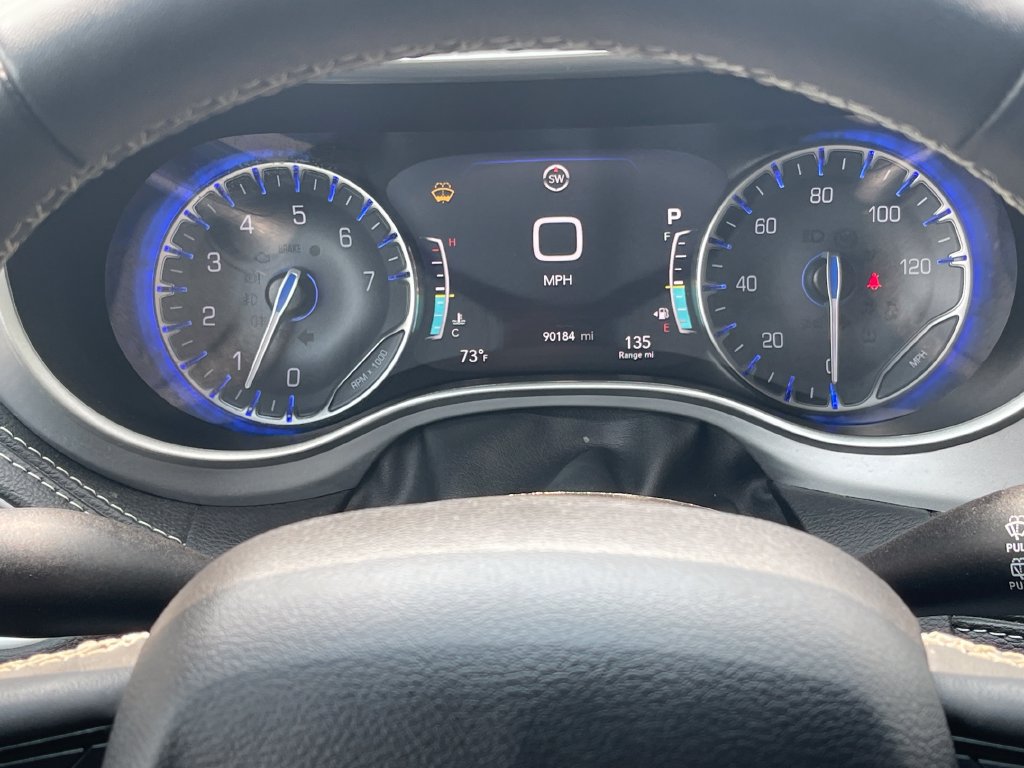 Used 2024 Chrysler Pacifica Touring FWD image 30