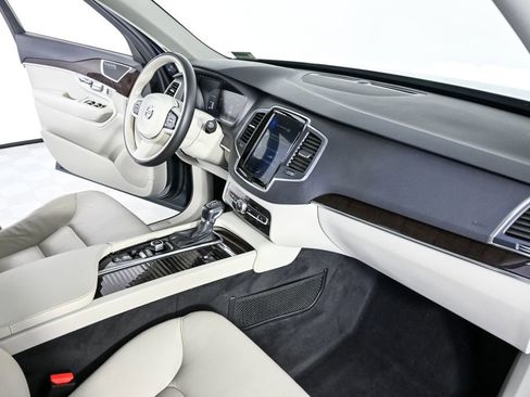 Used 2019 Volvo XC90 T5 Momentum image 23