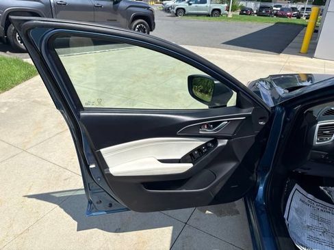 Used 2018 MAZDA MAZDA3 Grand Touring w/ Premium Equipment Package FWD image 27