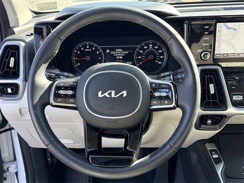 Used 2023 Kia Sorento EX w/ Panoramic Sunroof Package image 19