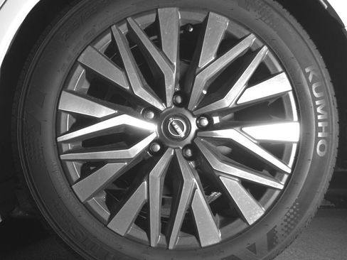 Used 2025 Nissan Altima 2.5 SV image 14