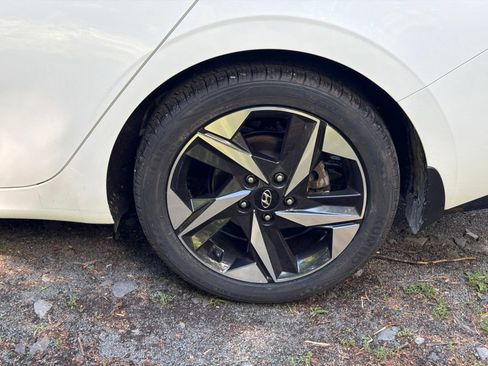 Certified 2023 Hyundai Elantra Limited FWD image 6