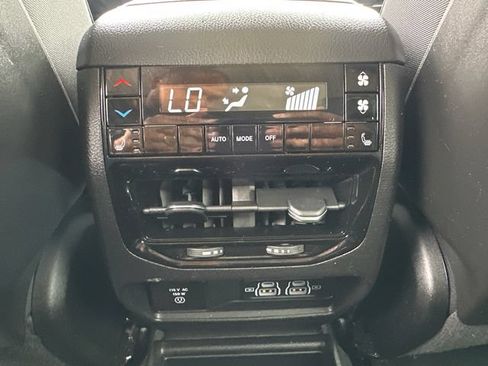 Used 2023 Jeep Grand Cherokee L Limited w/ Black Appearance Package AWD/4WD image 19