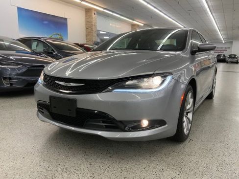 Used 2016 Chrysler 200 S image 2