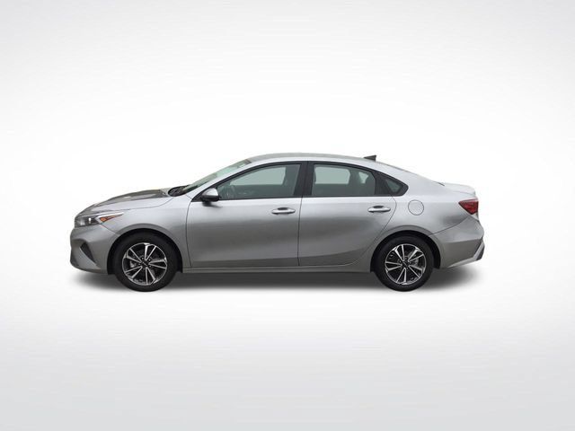 Used 2024 Kia Forte LXS w/ LXS Technology Package FWD image 2