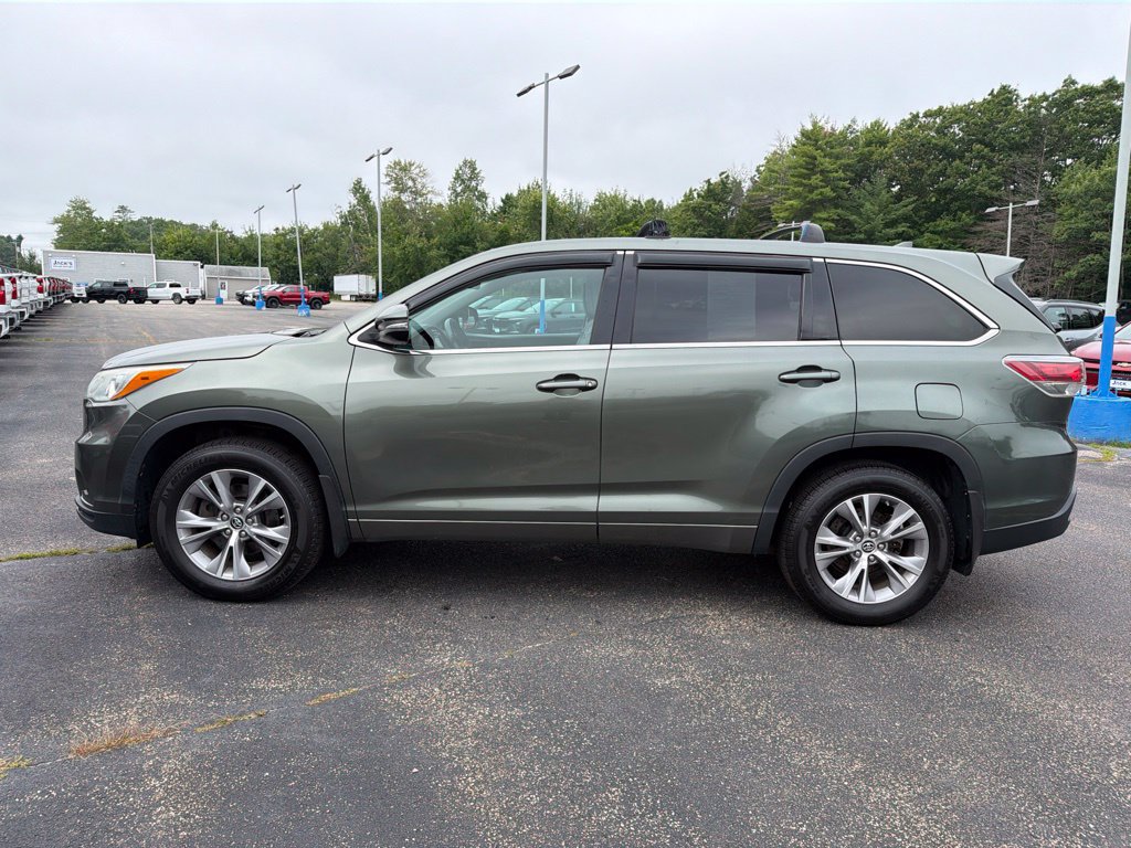 Used 2016 Toyota Highlander Plus AWD/4WD image 3