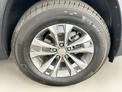 Used 2025 Chevrolet Equinox LT AWD/4WD image 11